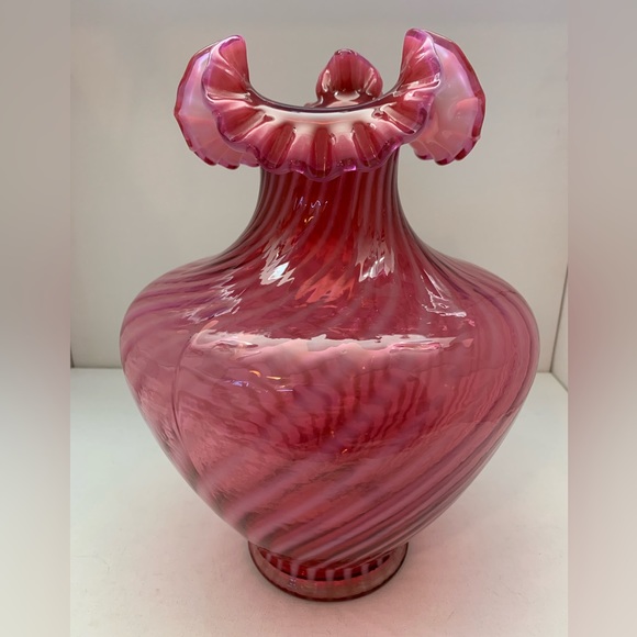 😍 Fenton Cranberry Opalescent Swirl Ruffled Large Round Vase - Picture 4 of 17